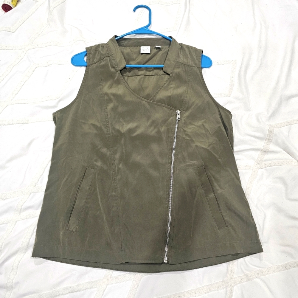 NWOT Olive Green Sleeveless Vest with Zipper
